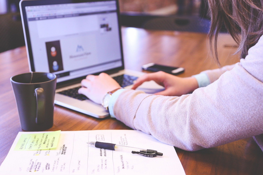 Utilisez les outils d'analyse concurrentielle Semrush pour analyser vos concurrents et trouver un moyen de stimuler votre référencement.